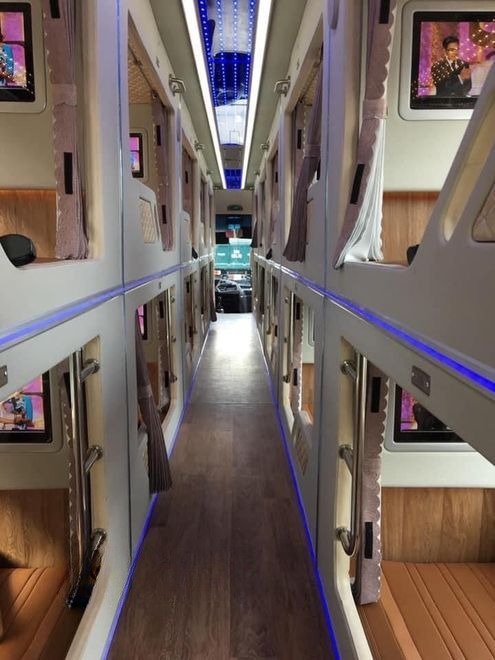 Xe Long Nguyễn Nội thất Limousine giường phòng 22 chỗ