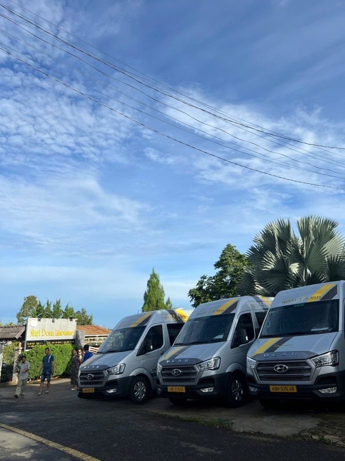 Xe Nhật Đoan Limousine Mặt trước xe Limousine 9 chỗ
