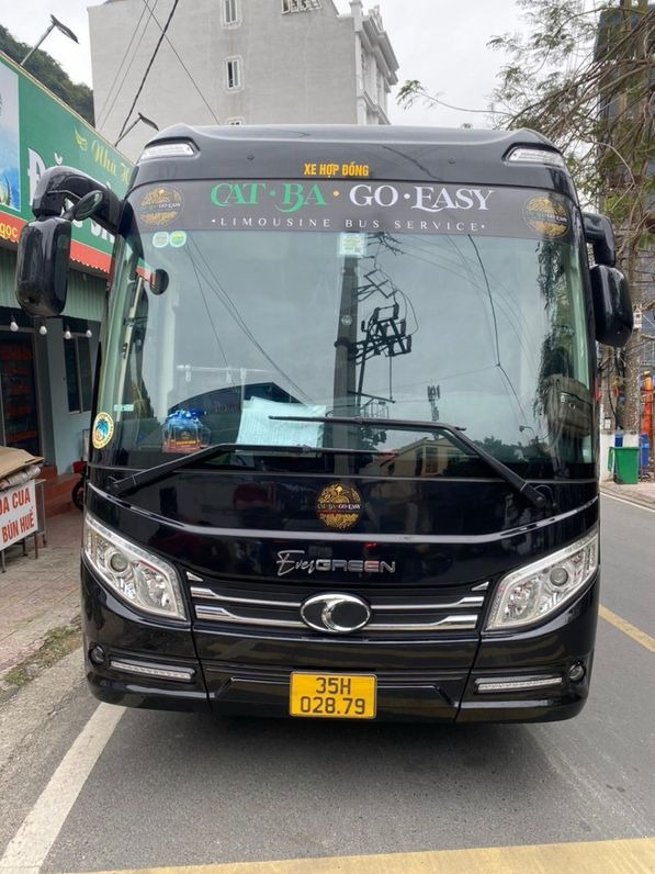 Xe Cát Bà Easy Mặt trước xe Limousine 19 chỗ