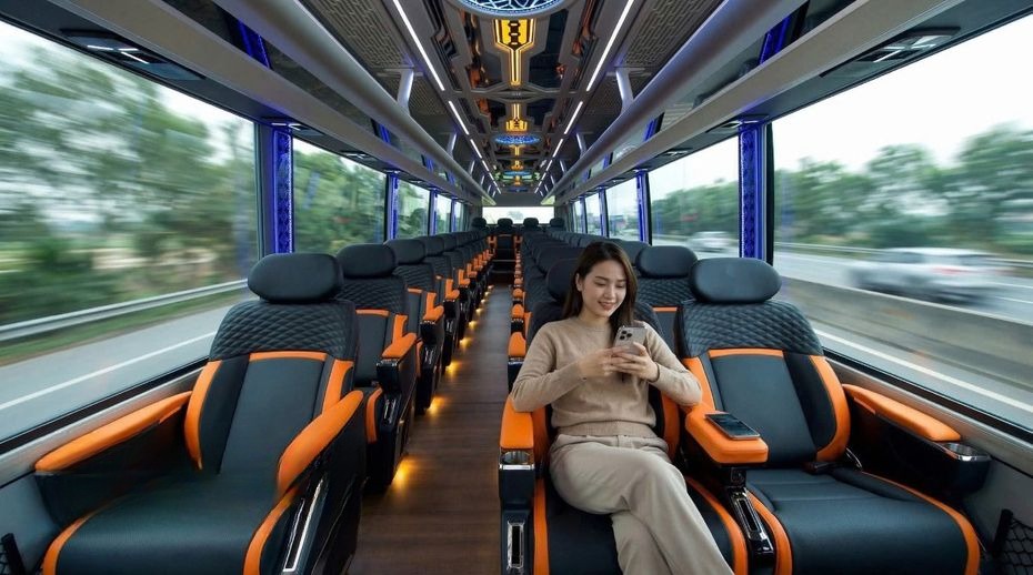 Xe Trọng Thủy Travel Tiện ích Nội thất Ghế ngồi Limousine 29 chỗ VIP (Massage)