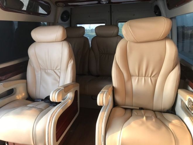Xe Lovabus Ghế ngồi Nội thất Limousine 9 chỗ VIP