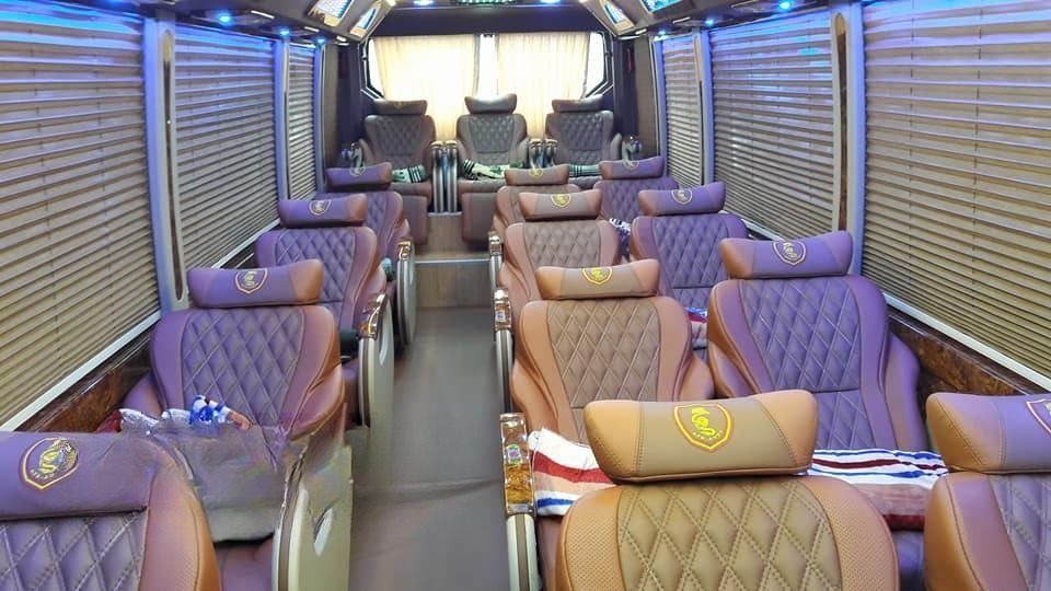 Xe Hà Tuấn Tiện ích Nội thất Limousine 15 chỗ