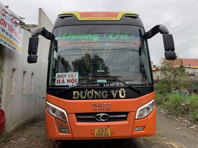 Xe Dương Vũ Mặt trước xe Limousine giường nằm 34 chỗ