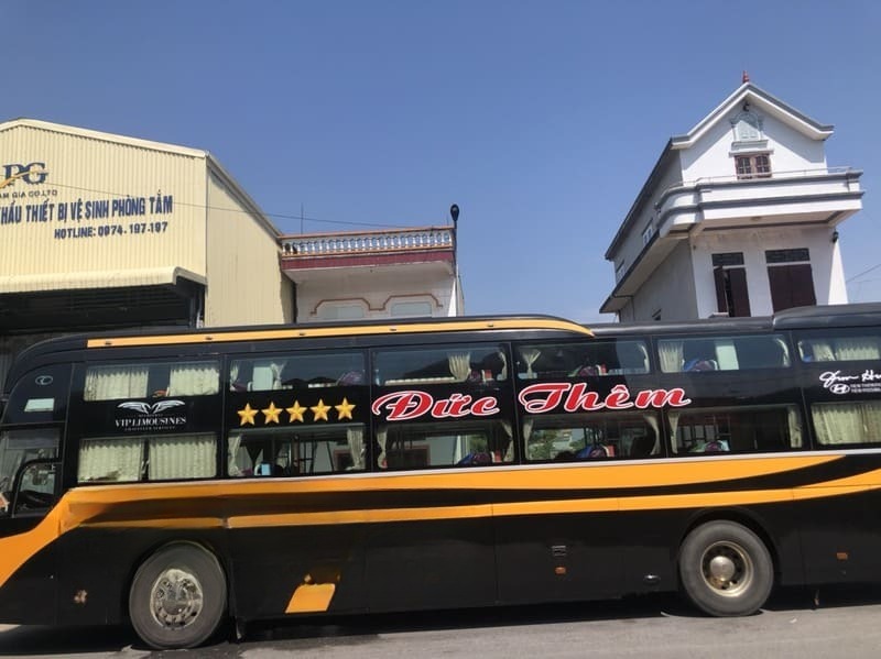 Xe Đức Thêm Bên hông xe Giường nằm 42 chỗ