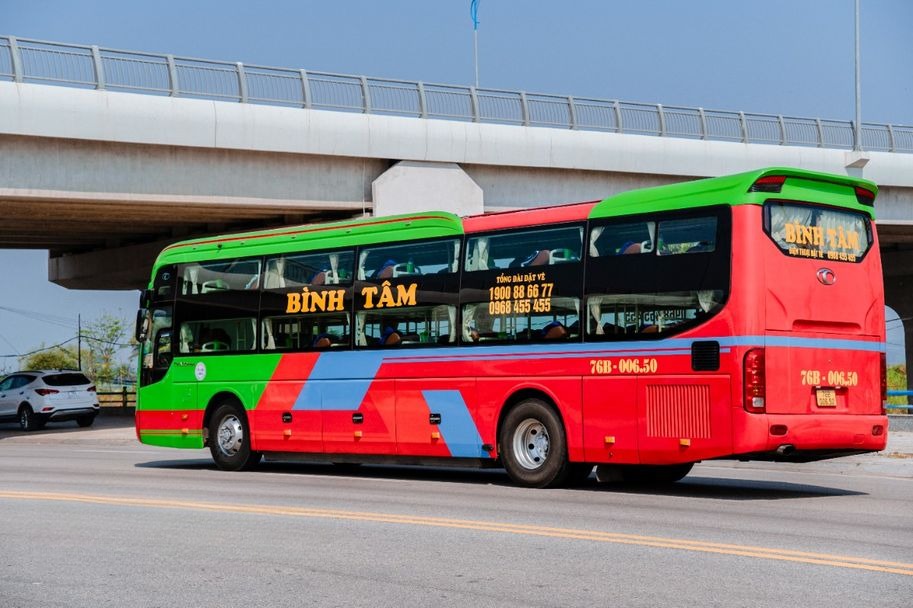 Xe Bình Tâm Mặt sau xe Bên hông xe Giường nằm Giường nằm 46 chỗ