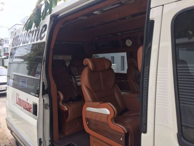 Xe Phước Tiến Limousine Bên hông xe Nội thất Ghế ngồi Limousine 9 chỗ