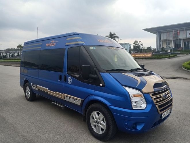 Xe Minh Quân Limousine Bên hông xe Limousine 9 chỗ VIP