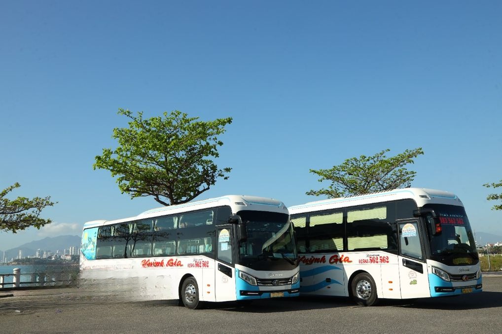 Xe Huỳnh Gia Bên hông xe Giường nằm 34 chỗ (WC)