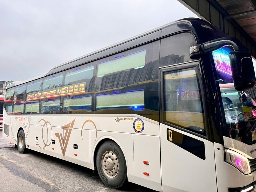 Xe Hoàng Giáp Bên hông xe Limousine giường nằm 22 chỗ