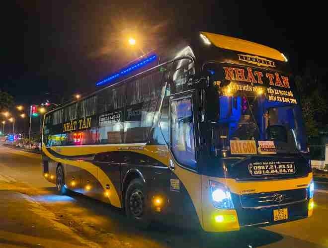 Xe Nhật Tân Mặt trước xe Bên hông xe Limousine giuờng nằm 32 chỗ
