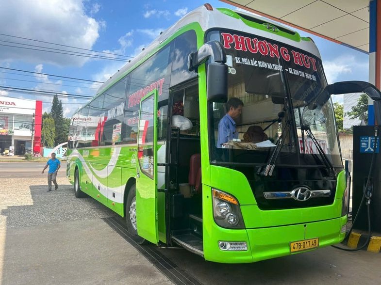 Xe Phương Huy (Đắk Lắk) Mặt trước xe Bên hông xe Giường nằm 40 chỗ