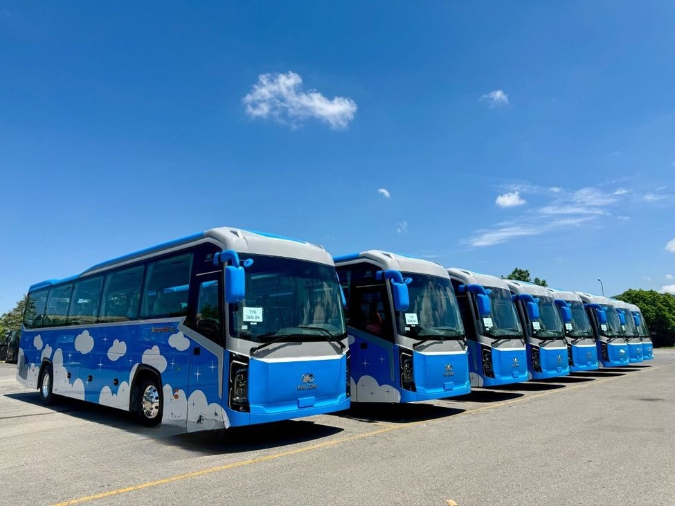 Xe Thành Liên Buslines Mặt trước xe Bên hông xe Limousine 22 Phòng Đôi (WC)