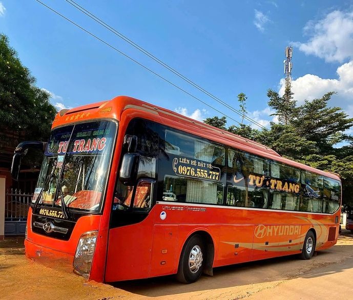 Xe Tư Trang Bên hông xe Limousine 34 phòng