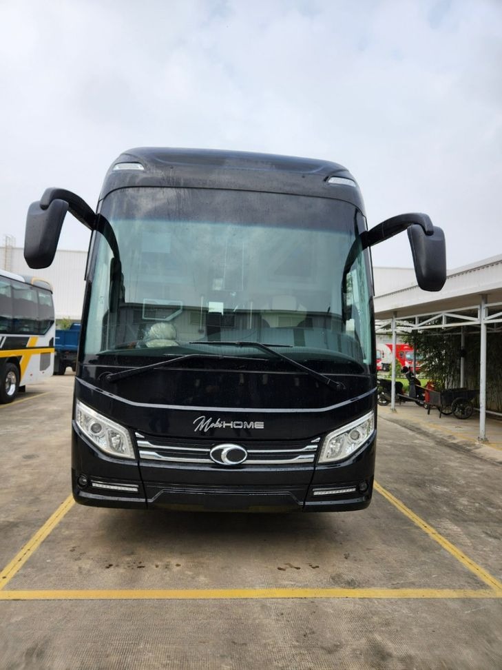 Xe Hùng Cúc Mặt trước xe Limousine 22 phòng