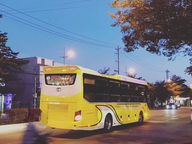 Xe Lovabus Mặt sau xe Giường nằm 41 chỗ