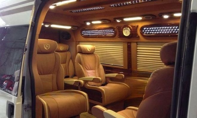 Limousine 9 chỗ VIP Netviet Travel