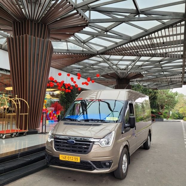 Xe The New Way Mặt trước xe Limousine 16 chỗ