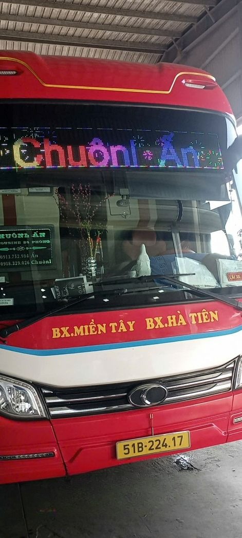 Xe Chuônl Ẩn Mặt trước xe Limousine 24 Phòng