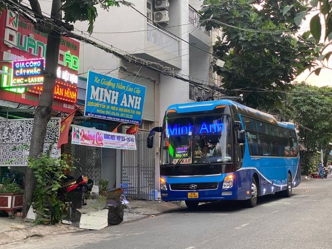 Xe Lovabus Mặt trước xe Giường Nằm 44 chỗ