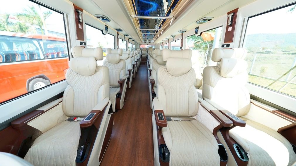 Xe Huỳnh Gia Nội thất Limousine 28 Ghế nằm