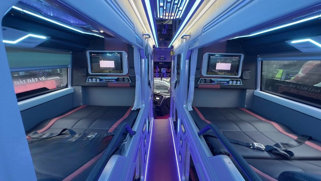 Xe Quý Thảo (Đà Nẵng) Giường nằm Nội thất Limousine giường phòng 24 chỗ