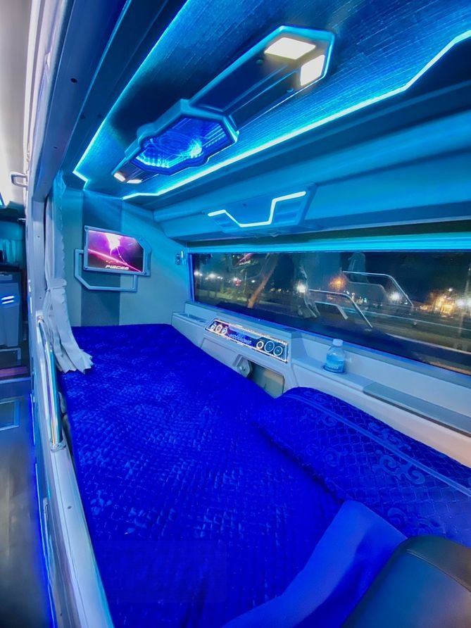 Xe Phúc An Express Giường nằm Tiện ích Limousine 22 Phòng Đôi (WC)