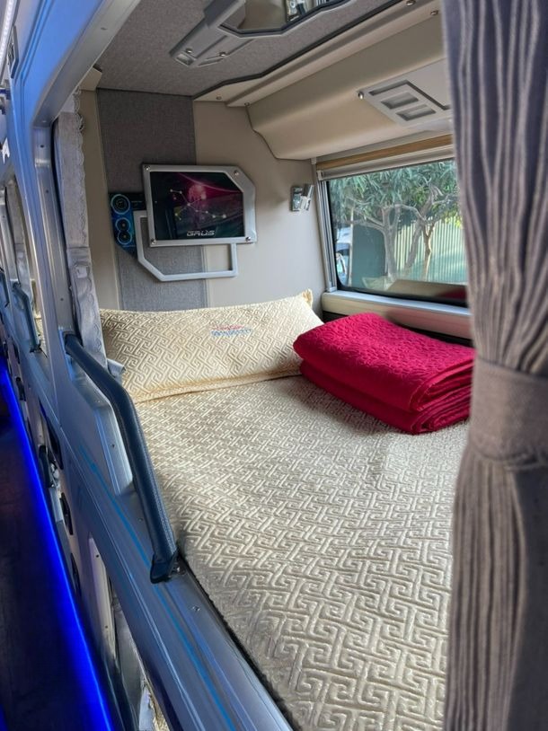 Xe Hùng Cúc Tiện ích Nội thất Limousine 22 phòng