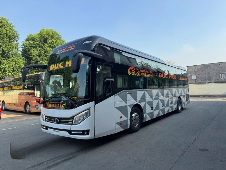 Xe Đức Hiếu (Cư Mgar) Mặt trước xe Bên hông xe Giường nằm 34 phòng