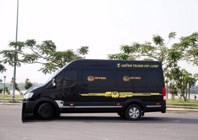 Xe Quỳnh Thanh Vip Limo Bên hông xe Limousine 9 chỗ VIP