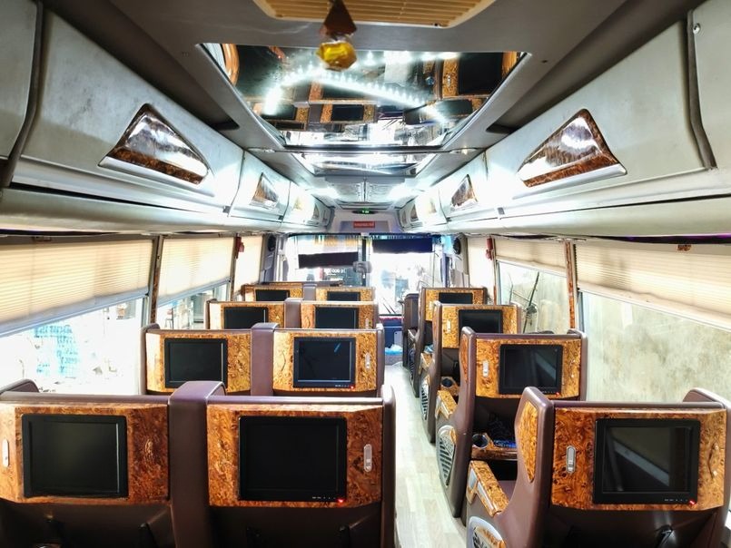 Xe Hải Vân Tiện ích Nội thất Limousine 18 chỗ