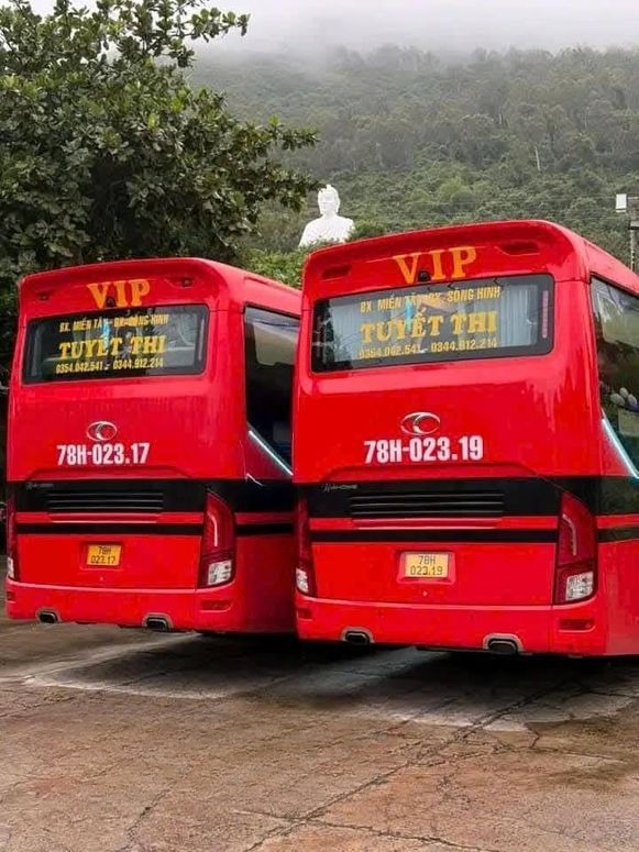 Xe Tuyết Thi Mặt sau xe Giường nằm 44 chỗ