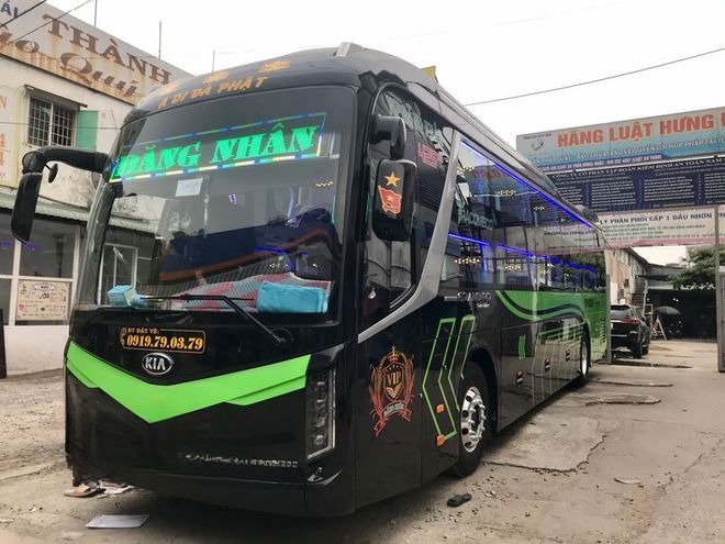 Xe Lovabus Mặt trước xe Limousine giường nằm 34 chỗ