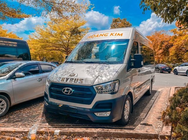 Xe Hoàng Kim - Đắk Nông Mặt trước xe Limousine 11 chỗ
