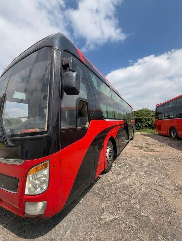 Xe Lux Express Tài Phát Mặt trước xe 