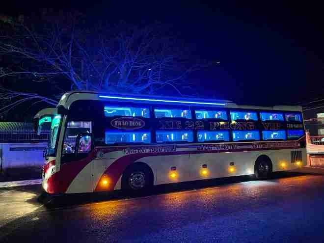 Xe Thảo Hồng Bên hông xe Xe 22 Phòng VIP