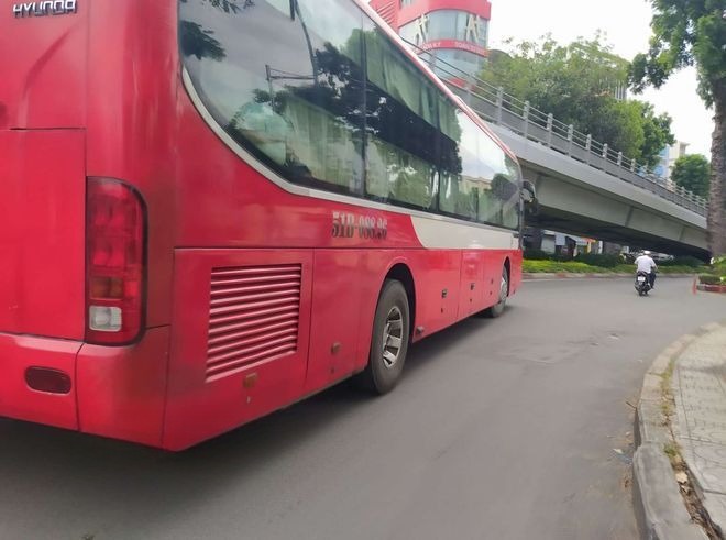 Xe Mạnh Quỳnh Bên hông xe Giường nằm 41 chỗ