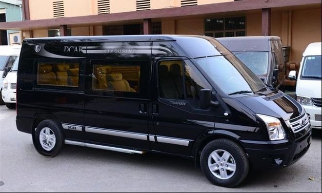 Limousine 9 chỗ VIP Huy Tín Limousine
