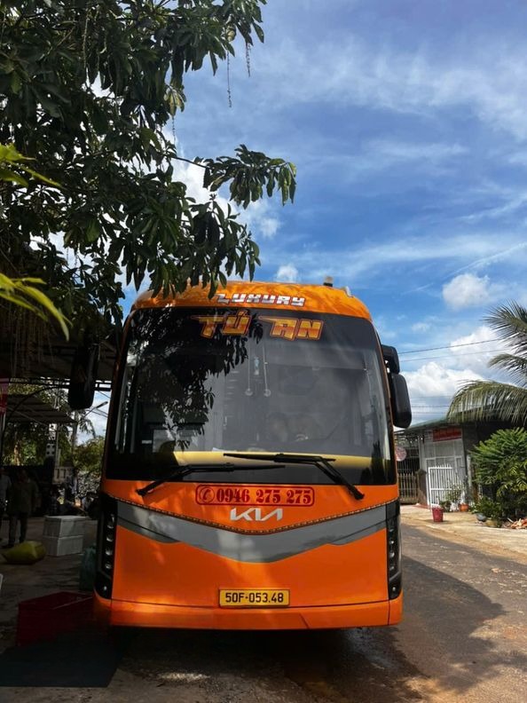 Xe Tú An (Đà Nẵng) Mặt trước xe Limousine 24 phòng