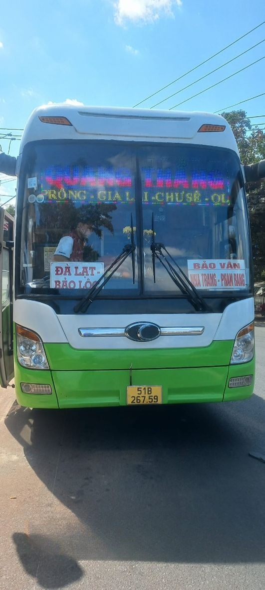 Xe Quang Thắng - Bảo Lộc Mặt trước xe Ghế ngồi 28 chỗ