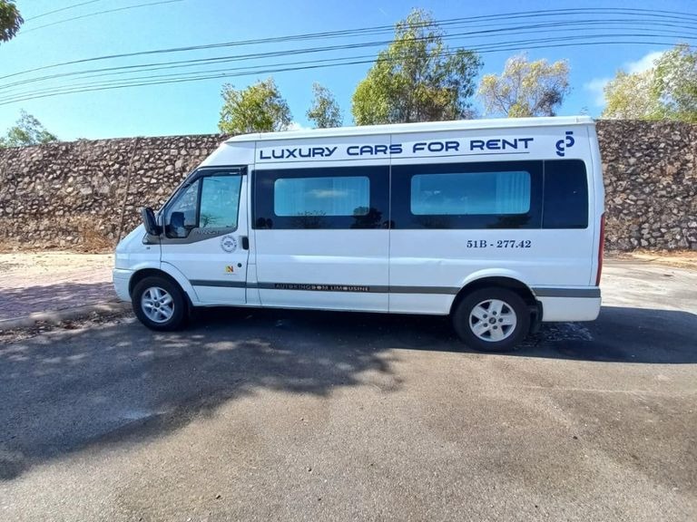 Xe Nam Á Châu Limousine Bên hông xe Limousine 9 chỗ 