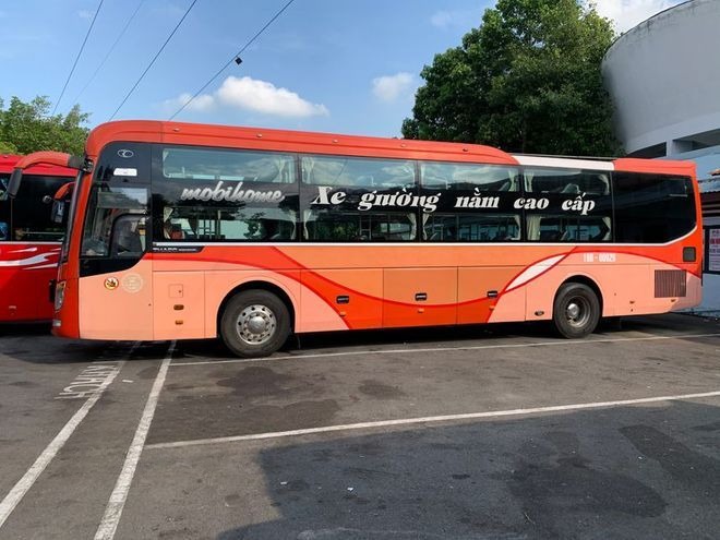 Xe Văn Năm Bên hông xe Giường nằm 44 chỗ