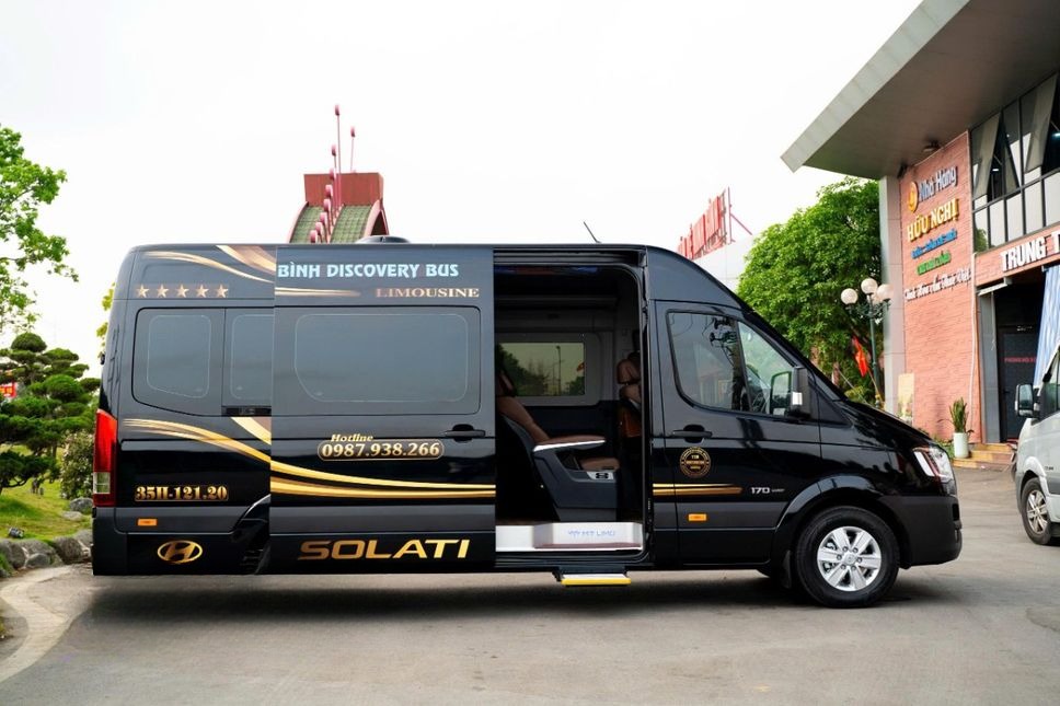 Xe Ninh Bình Discovery Bus Bên hông xe Limousine 11 chỗ