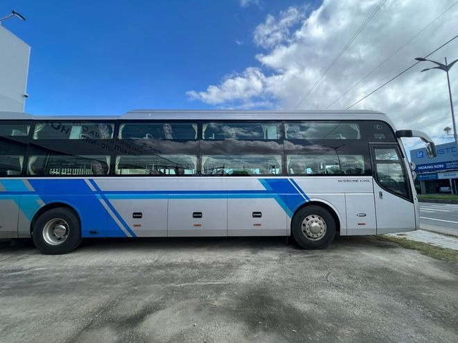 Xe Hoàng Anh - Phan Rang Bên hông xe Giường nằm 41 chỗ
