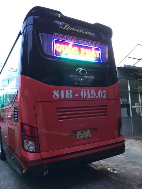 Xe Quốc Phát Mặt sau xe Limousine 34 giường