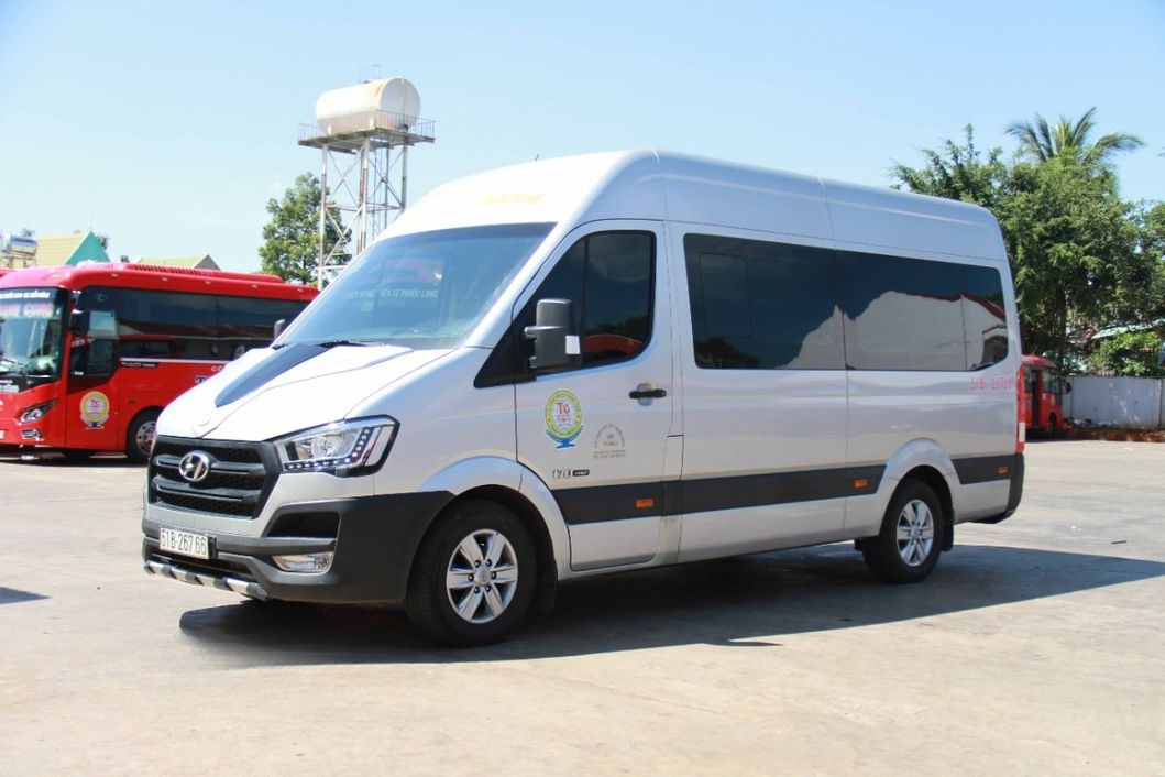 Xe Thành Công Bên hông xe Limousine 9 chỗ