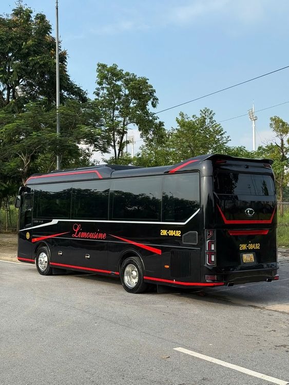Xe Minh Châu Limousine Bên hông xe Limousine 22 chỗ