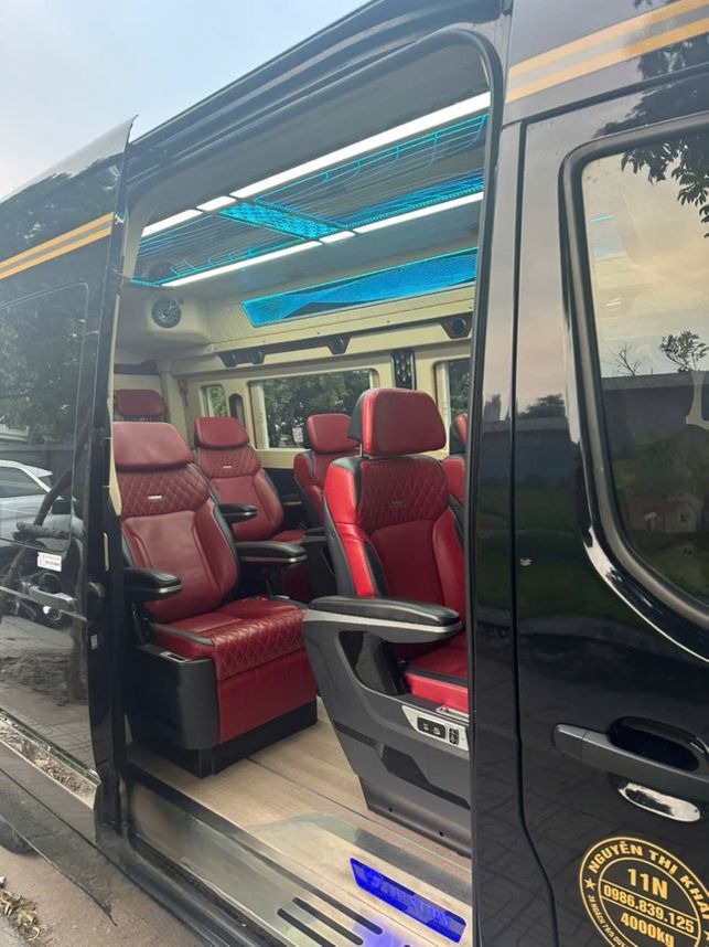 Xe Newstar Travel Mặt trước xe Ghế ngồi Limousine 9 chỗ