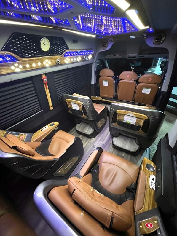 Xe Tâm Đức Limousine Tiện ích Nội thất Ghế ngồi Dcar Solati Limousine 9 chỗ