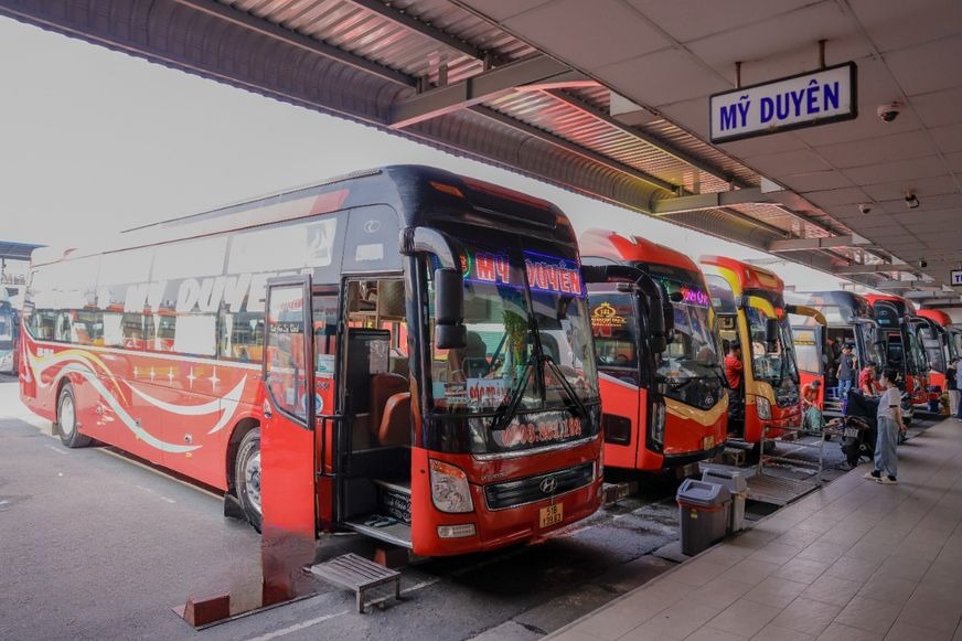 Xe Mỹ Duyên Mặt trước xe Bên hông xe Limousine 34 giường