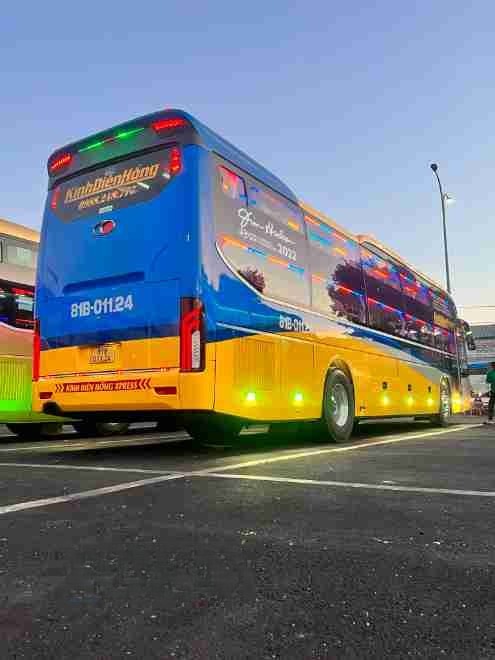 Xe Kính Diên Hồng Mặt sau xe Bên hông xe Limousine giường nằm 34 chỗ